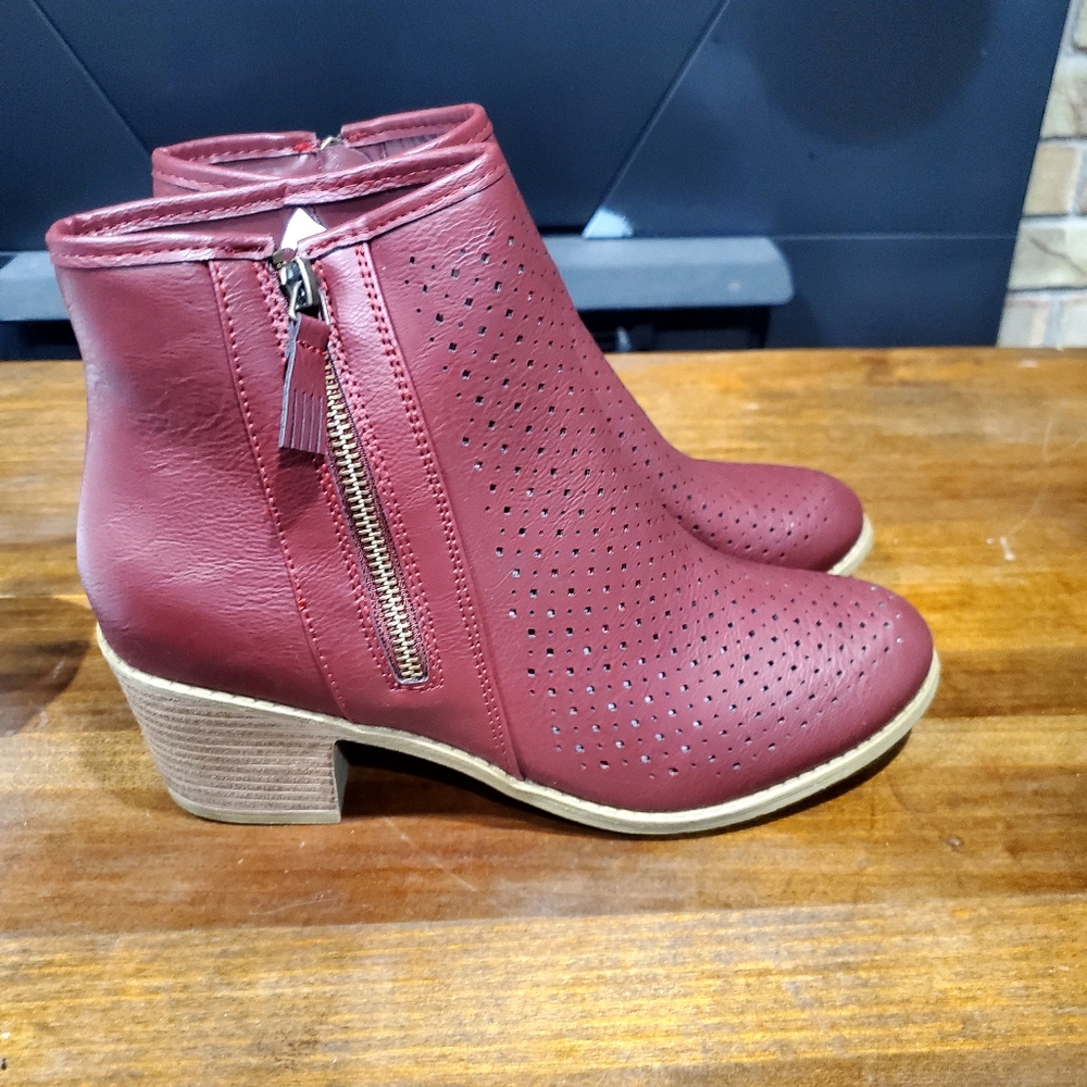 New Journee Melenie Booties New w/Dust bags Burgundy Wine  Women's 8.5